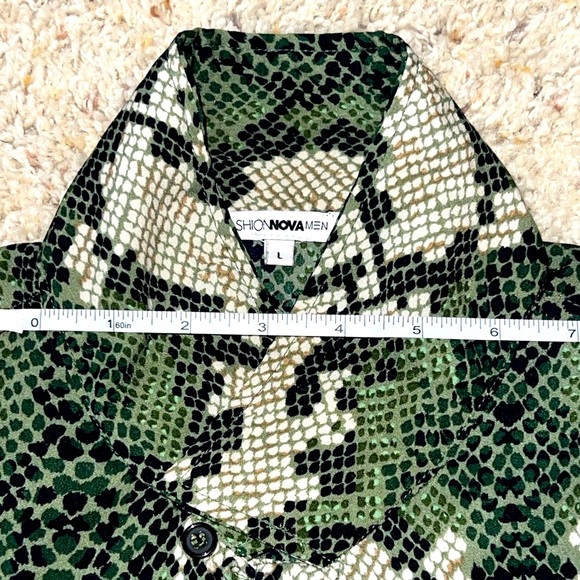 Woven Jim Snake Print Short Sleeve shirt and shorts set! - Picture 8 of 12